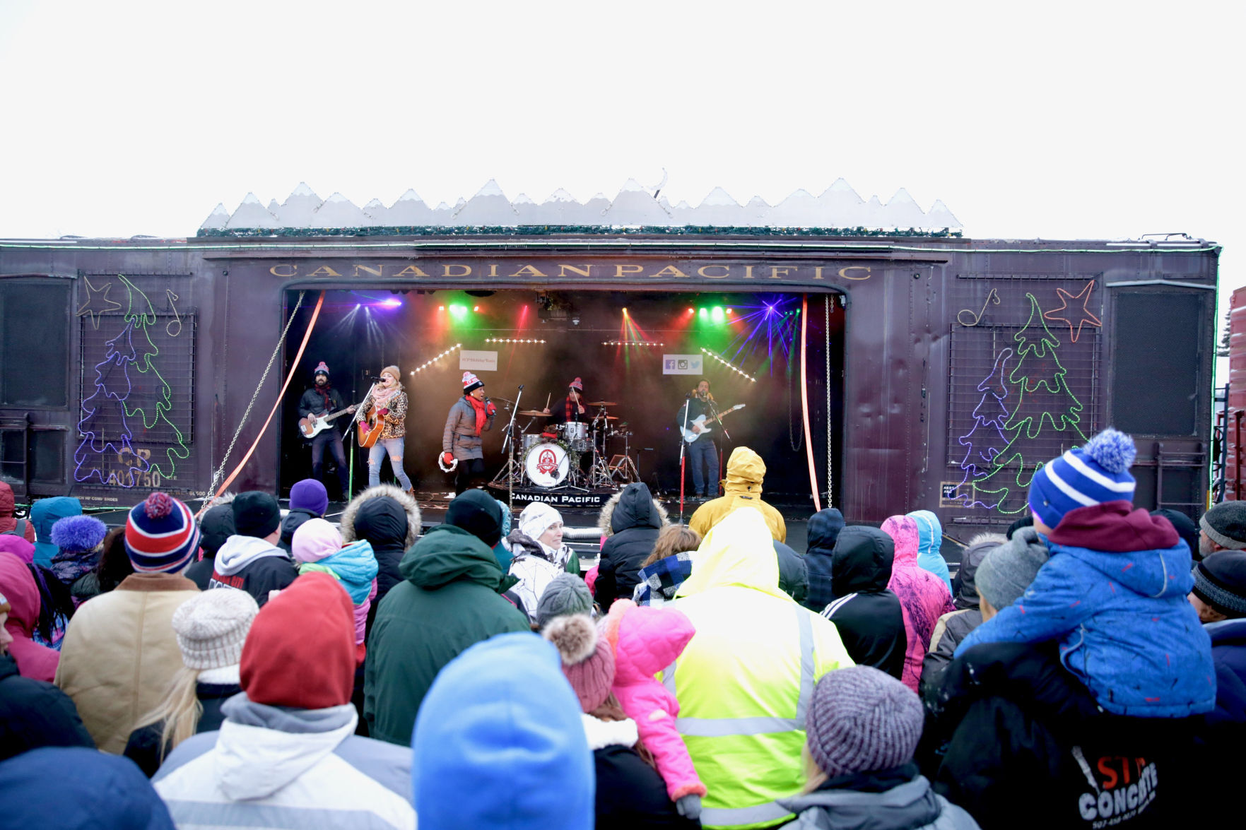 CP Holiday Train visits Winona